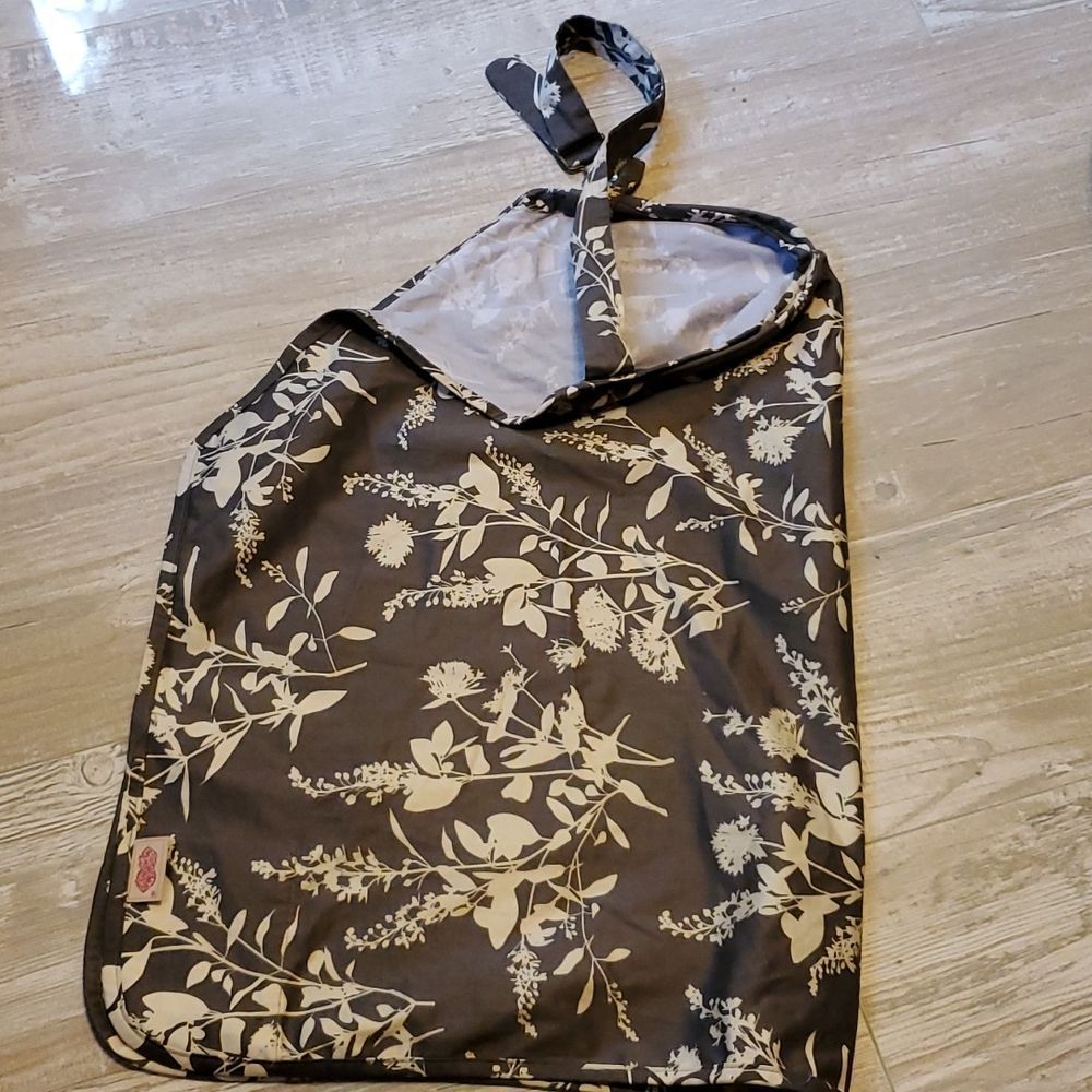 The Peanut Shell Nursing Cover